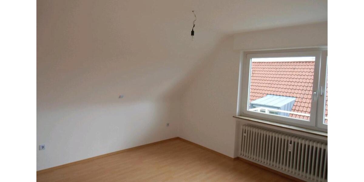 Dachgeschoßwohnung Stuttgart Neuwirtshaus - 3 Zimmer, 67 m&sup2;, 800&euro; | Angebot:26320176