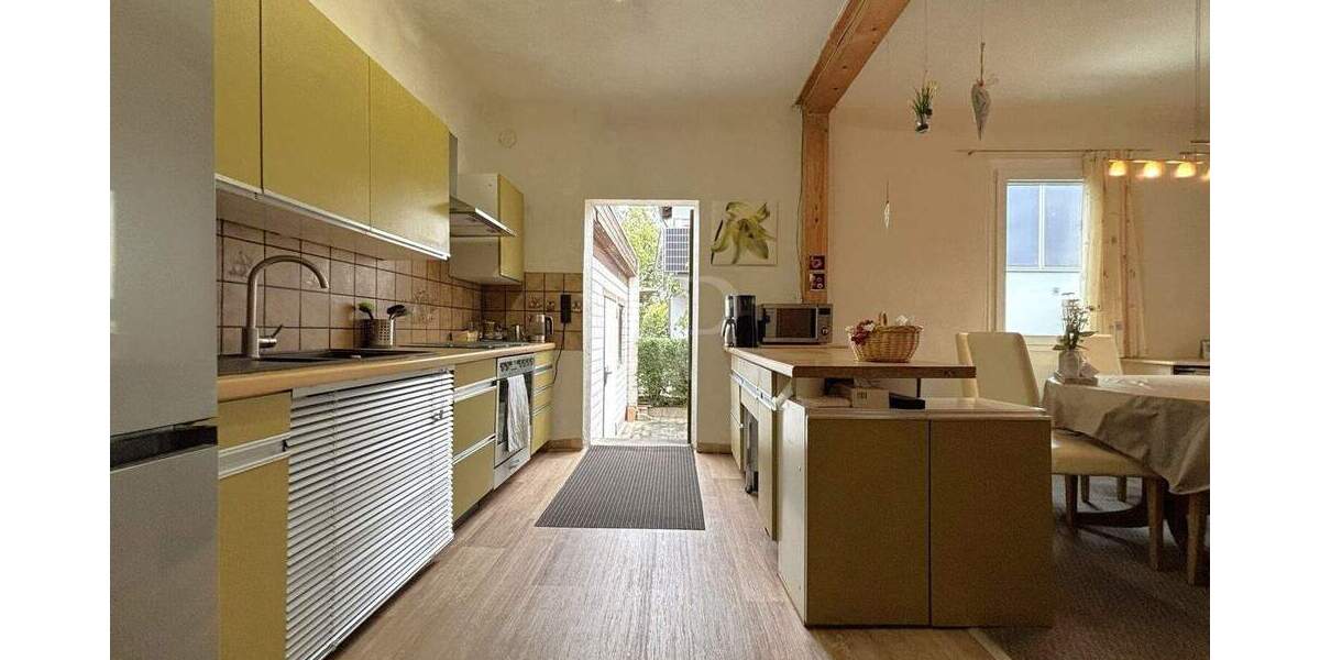 Sanierungsbedürftiges Einfamilienhaus in Neckarweihingen 6 zimmer