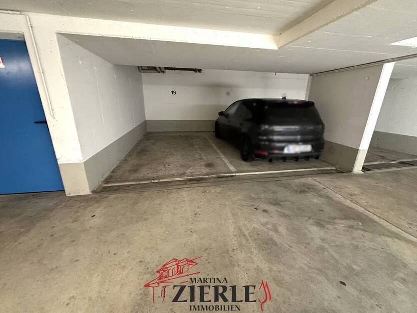 Gelegenheit, ab 01.10 frei! Schöne helle DG-Wohnung mit Balkon, Einbauküche und TG-Stellplatz!