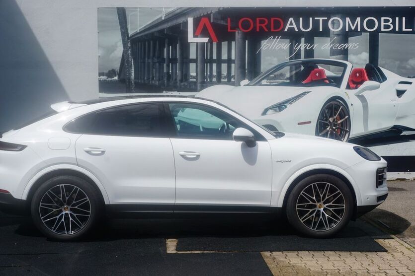 Porsche Cayenne 15.980 km 95.999 € Stuttgart 70499