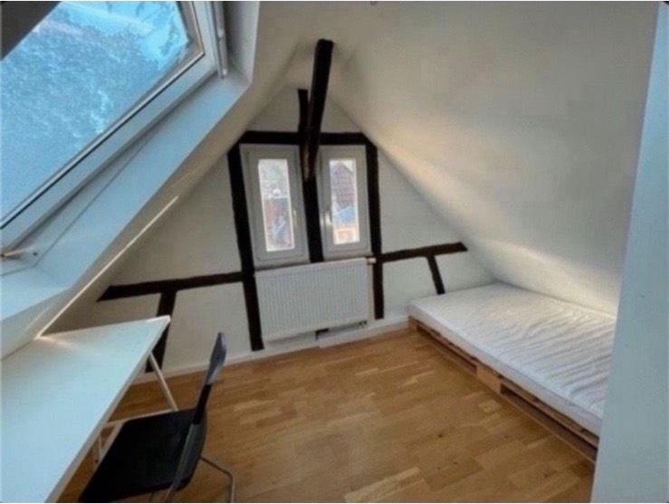 Dachgeschoßwohnung Stuttgart Stuttgart-Süd - 5 Zimmer, 100 m&sup2;, 500&euro; | Angebot:26688446