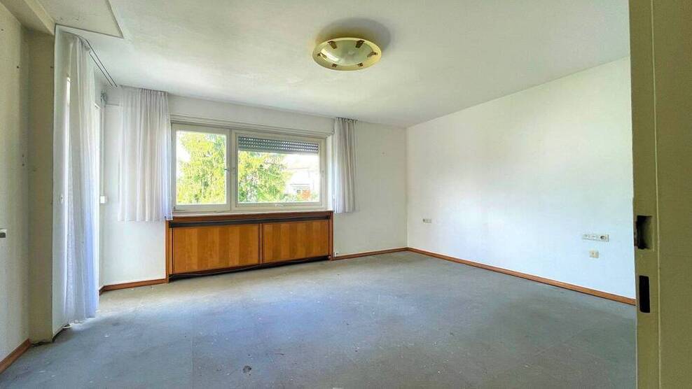 S-Schönberg: 2-3-Familienhaus mit viel Potenzial in bester Lage!***