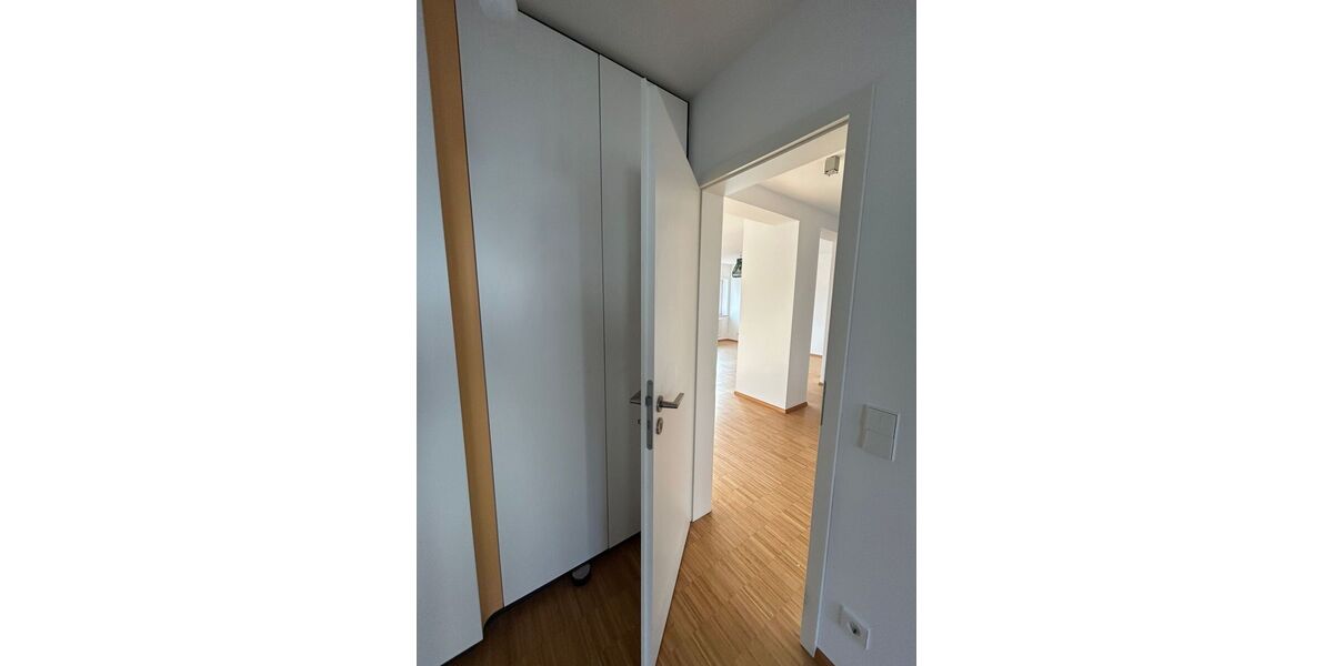 Zwei Zimmer mit Weitblick - Sanierte Wohnung im 1. OG und Balkon - Appartement Stuttgart Botnang | Angebot:26623450
