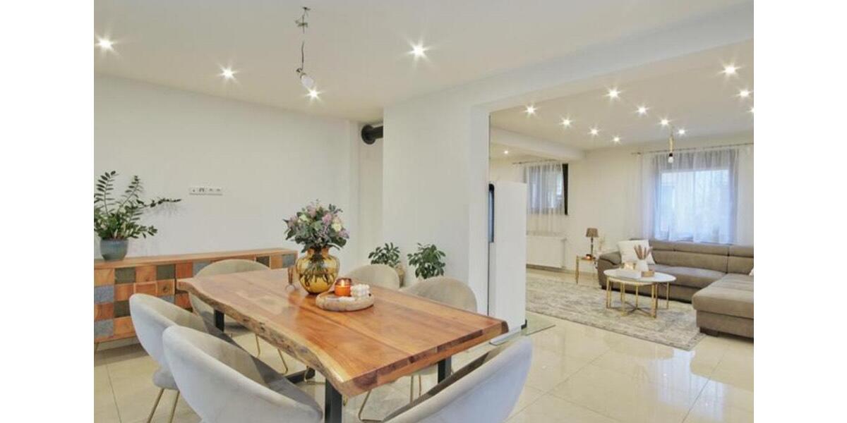 Stilvoll sanierte, vollmöblierte freistehende Stadtvilla+ Garten 8.5 zimmer