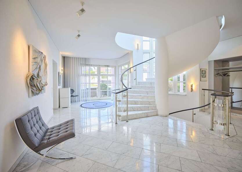 Haus zum Kaufen in Stuttgart 1.900.000 € 517 m²
