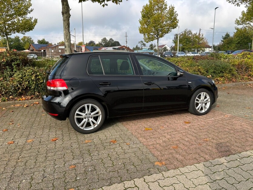 VW Golf 101.937 km 7.500 € Leinfelden-Echterdingen 70771