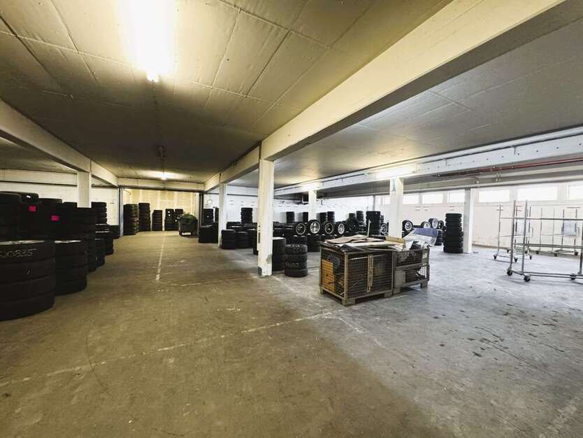 Halle in Stuttgart - Zuffenhausen 13.700 € 2310 m²