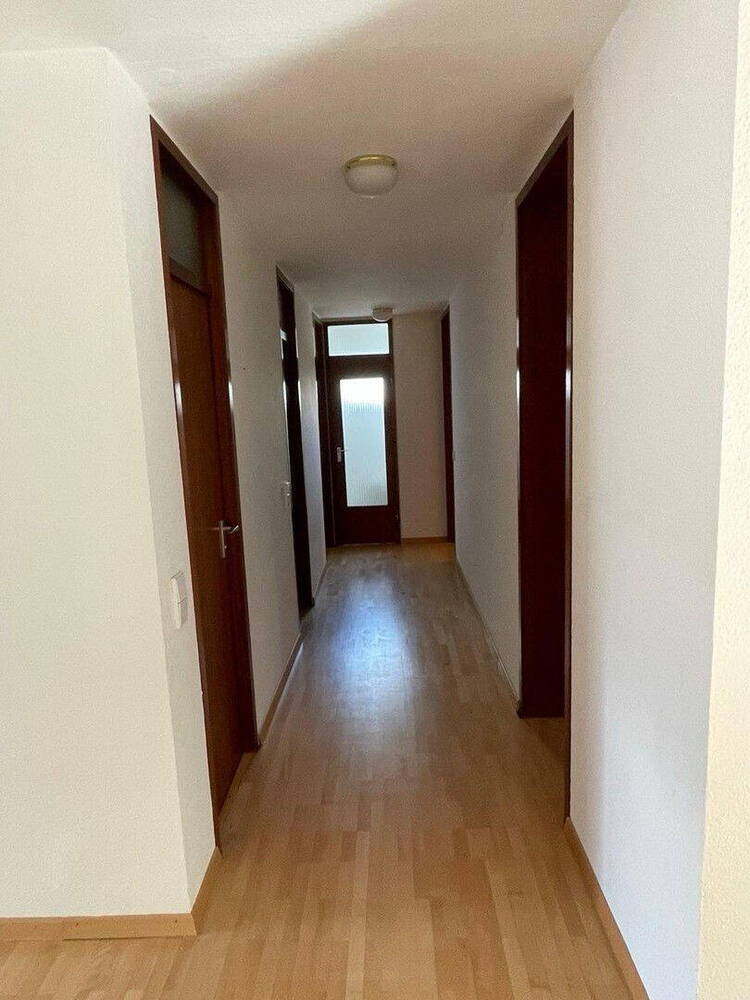 Bezugsfreie 4,5-Zi.-Wohnung mit Terrasse & Tiefgarage - im Grünen