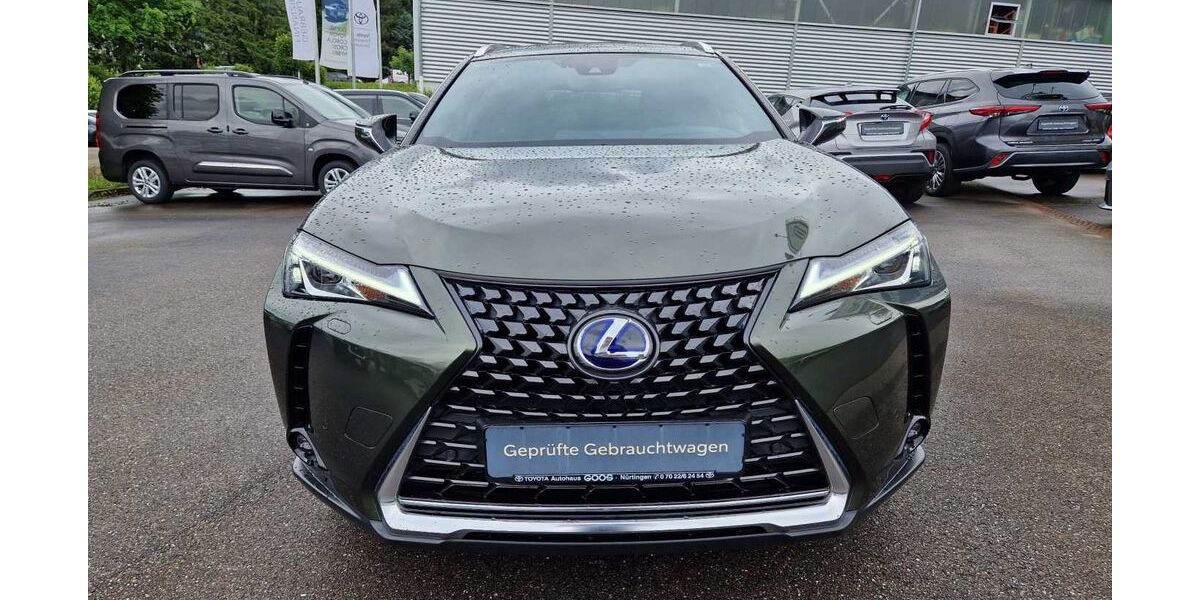 Lexus UX 9.828 km 30.350 &euro; Nürtingen 72622