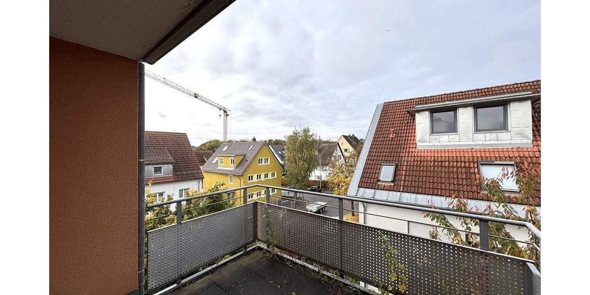 Allein auf der Etage: Ruhige 2-Zimmer-Dachgeschosswohnung mit West-Balkon & Tiefgarage 2 zimmer