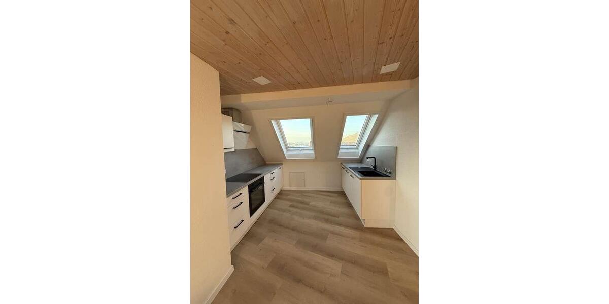 Dachgeschoßwohnung Stuttgart Luginsland - 2.5 Zimmer, 86 m&sup2;, 1.350&euro; | Angebot:24801989