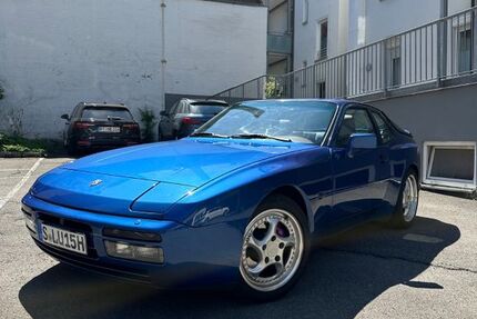 Porsche 944