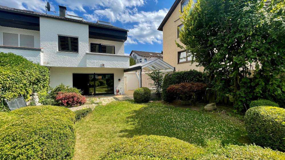 Einfamilienhaus Böblingen - 4 Zimmer, 143 m&sup2;, 2.750&euro; | Angebot:26373022
