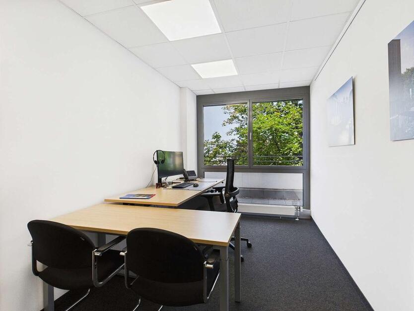 Erstbezug nach Modernisierung: Bürofläche in Stuttgart-Mitte – barrierefrei & vielseitig nutzbar. zimmer