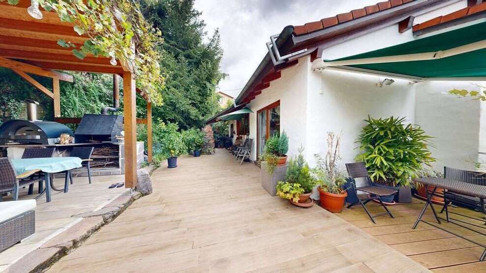 Haus zum Kaufen in Reutlingen Bronnweiler 999.999 € 243 m²