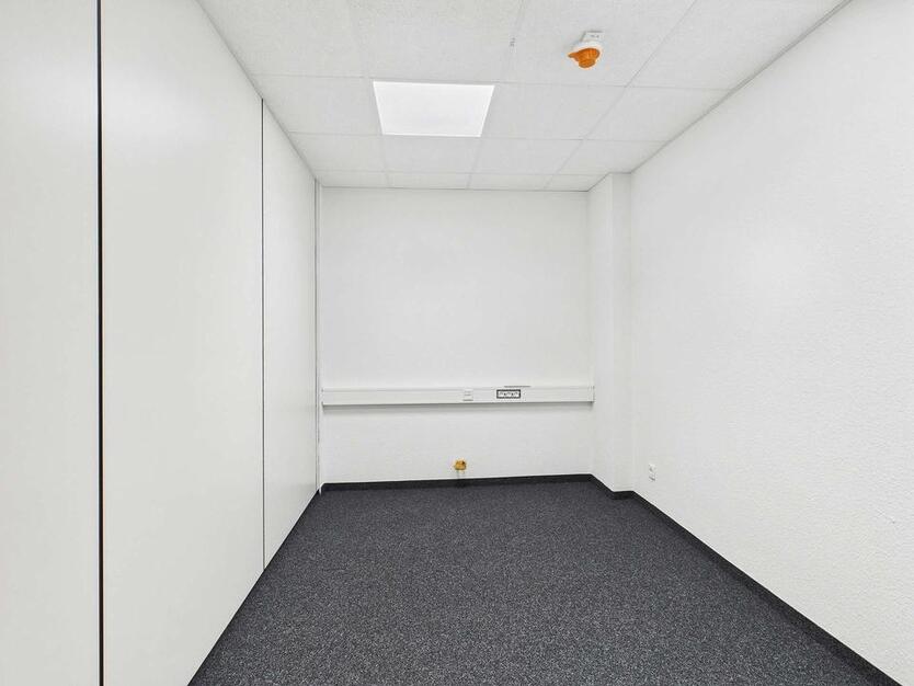 Erstbezug nach Modernisierung: Bürofläche in Stuttgart-Mitte – barrierefrei & vielseitig nutzbar. zimmer