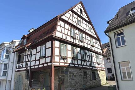 Historisches Fachwerkhaus, denkmalgeschützt, 2 vermietete Wohnungen, aus dem 16. & 18. Jhd.!