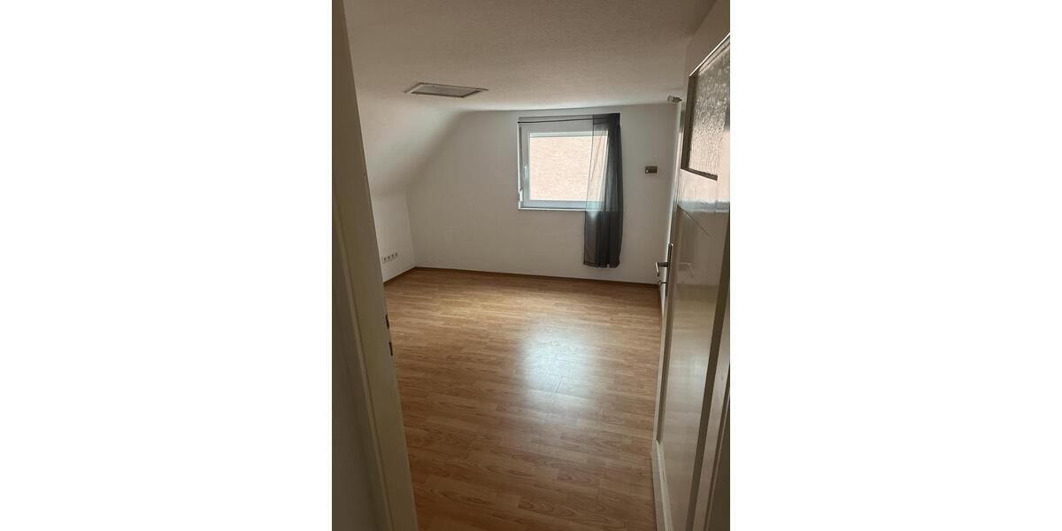 Doppelhaushälfte Stuttgart Vaihingen - 5 Zimmer, 128 m&sup2;, 1.750&euro; | Angebot:25157902