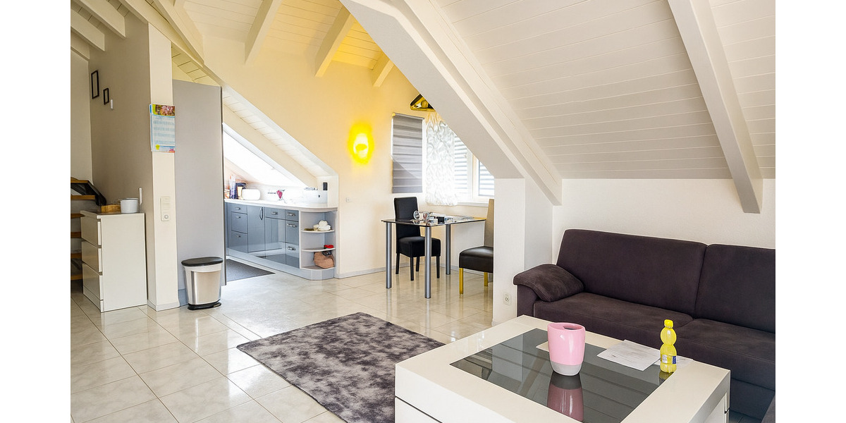 Einziehen & wohlfühlen: 3-bis 4- Zi.-Galerie-Wohnung mit Balkon und moderner Küche - Etagenwohnung Stuttgart Plieningen | Angebot:25822136