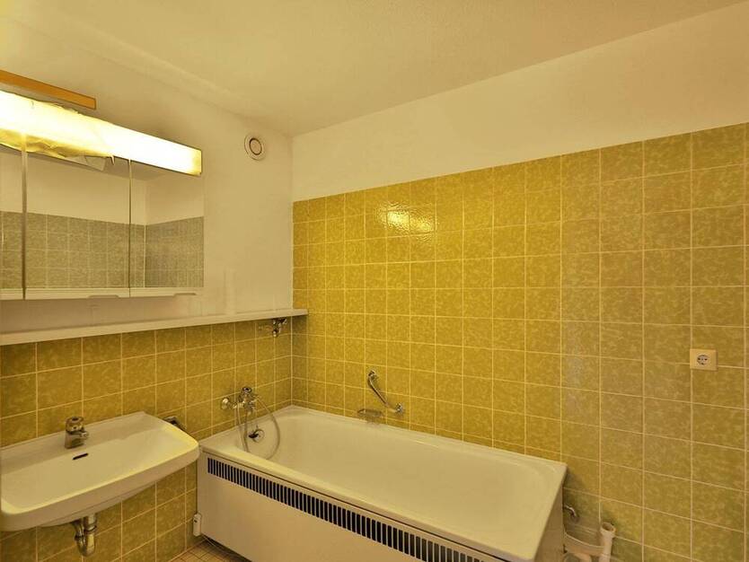 Großzügige, lichtdurchflutete Wohnung mit viel Gestaltungspotential