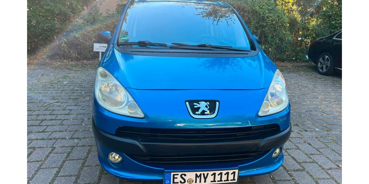 Peugeot 1007 26.700 km 3.999 &euro; Stuttgart 70435