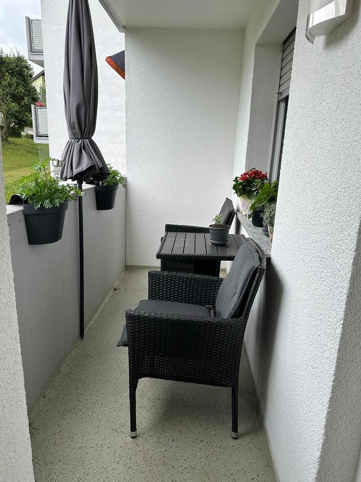 3-Zim.-Whg. mit Einbauküche, Loggia, Blick ins Grüne, Reinigungs-, Hausmeister- u. Winterservice zimmer