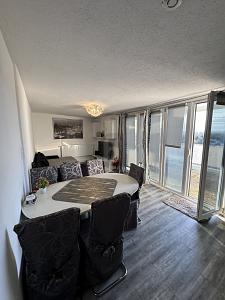 WEITBLICK & WOHLGEFÜHL MIT GROßER DACHTERRASSE - Einfamilienhaus Sindelfingen Eichholz | Angebot:26151134