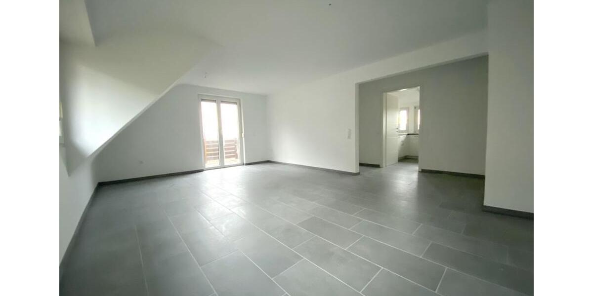 Dachgeschoßwohnung Esslingen am Neckar Hegensberg - 3 Zimmer, 75 m&sup2;, 1.310&euro; | Angebot:24694255