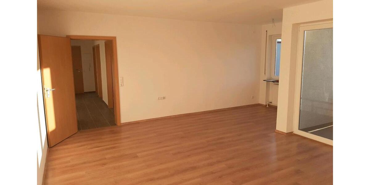 Etagenwohnung Sachsenheim - 4.5 Zimmer, 94 m&sup2;, 1.250&euro; | Angebot:25821678