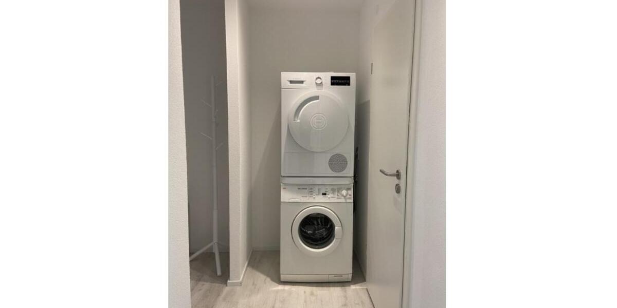 Dachgeschoßwohnung Sindelfingen Sindelfingen (Stadt) - 2 Zimmer, 50 m&sup2;, 1.200&euro; | Angebot:25381272