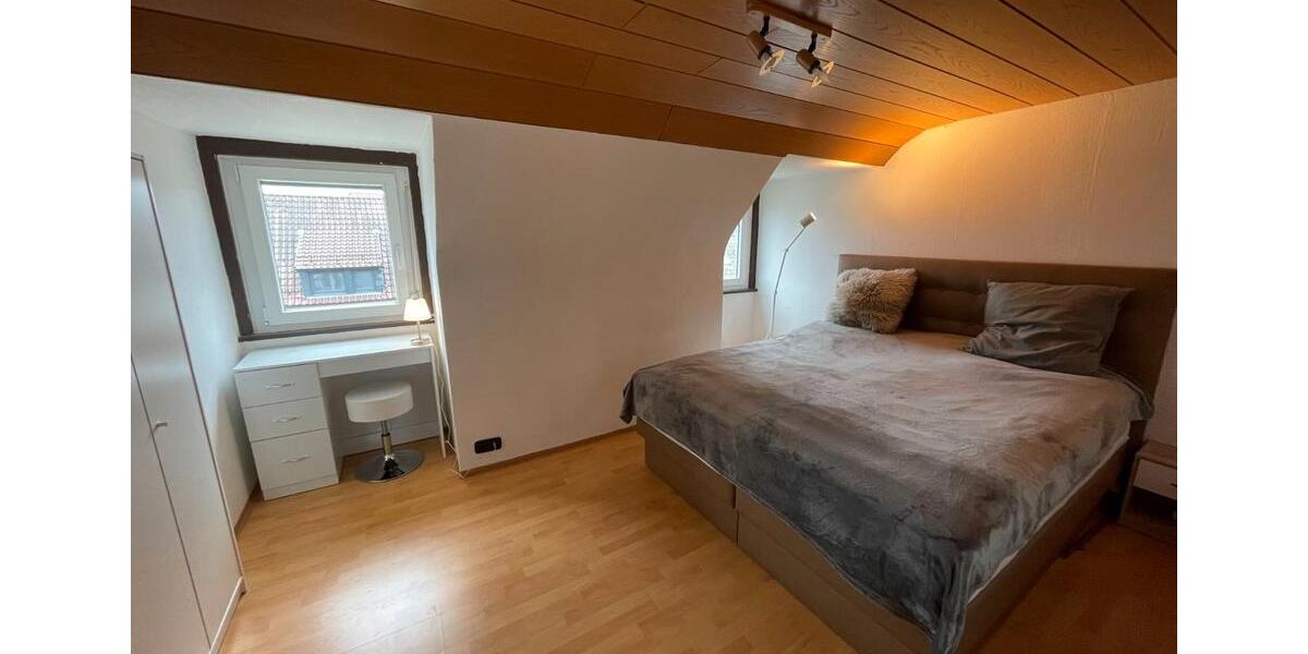 Dachgeschoßwohnung Stuttgart Vaihingen - 2.5 Zimmer, 75 m&sup2;, 720&euro; | Angebot:26409984