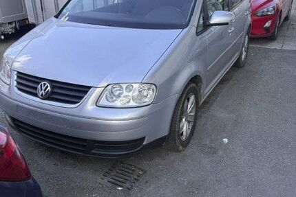 VW Touran 261.000 km 1.950 &euro; Wendlingen 73240