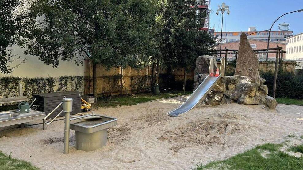 4 Zimmer NeubauWohnung mit Südbalkon, Tiefgarage, Einbauküche und Jacuzzi