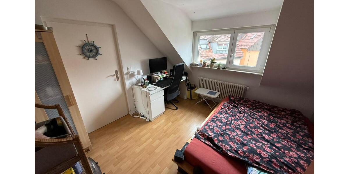 Dachgeschoßwohnung Stuttgart Degerloch - 4 Zimmer, 80 m&sup2;, 1.210&euro; | Angebot:26023510