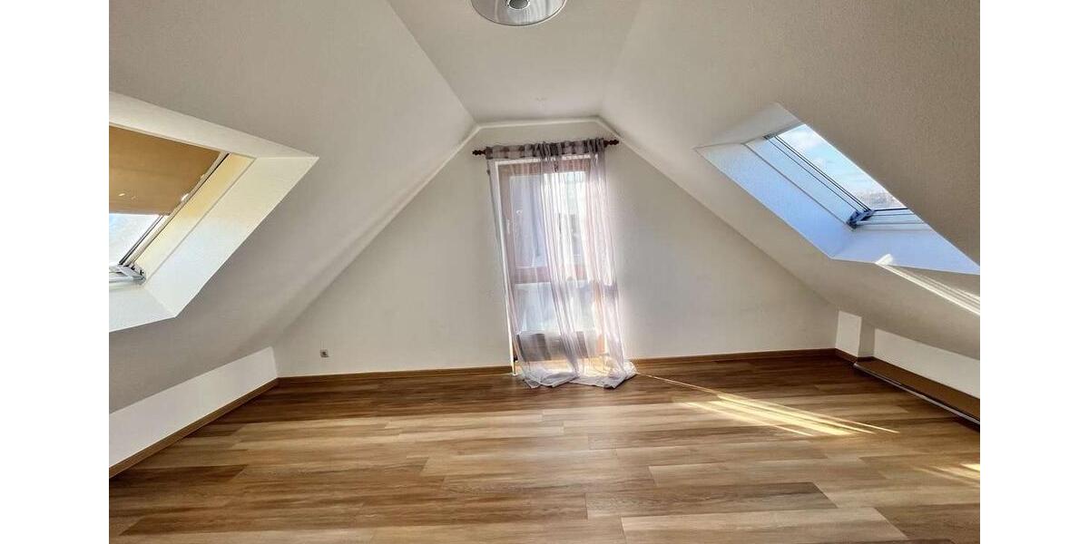Dachgeschoßwohnung Ostfildern - 3.5 Zimmer, 77 m&sup2;, 1.580&euro; | Angebot:26637748