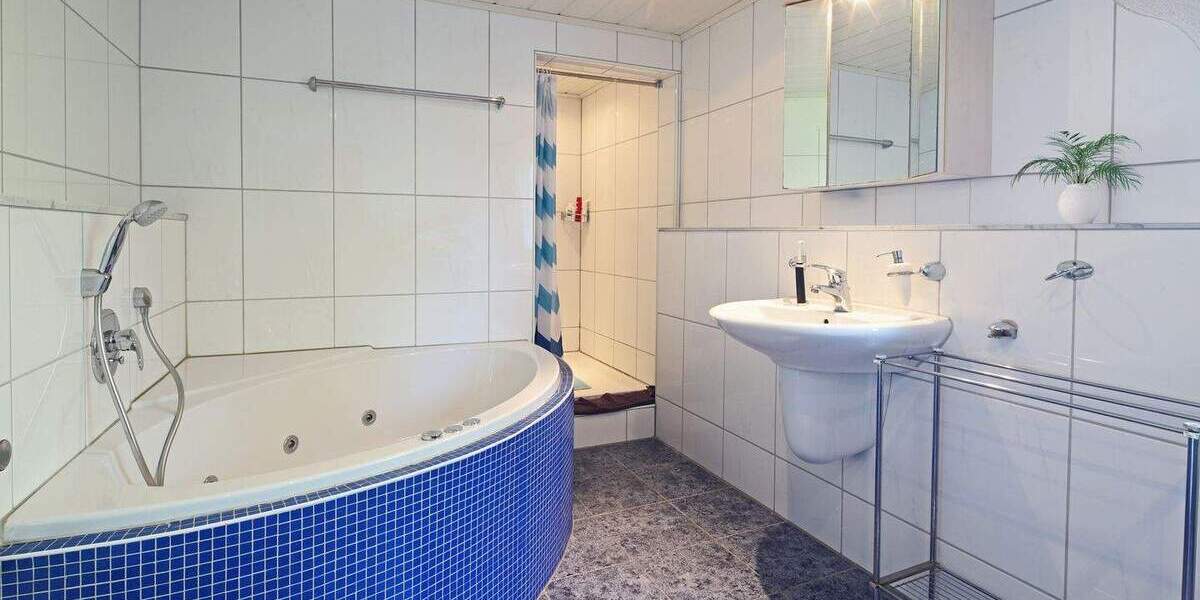 Wohn- und Geschäftshaus mit 3 Wohneinheiten, Büroräumen und Gartengrundstück 1 zimmer