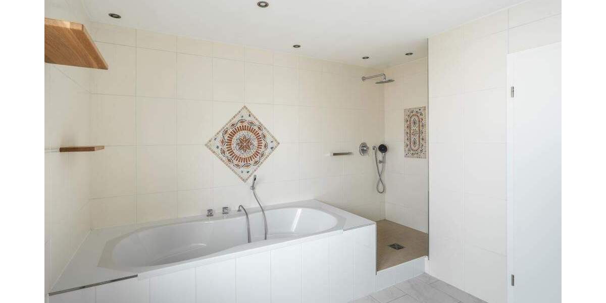 PROVISIONSFREI Grosszügige exklusive Wohnung, mit 2 Garagen in Zentrumsnähe Fellbach Rathaus 5 zimmer