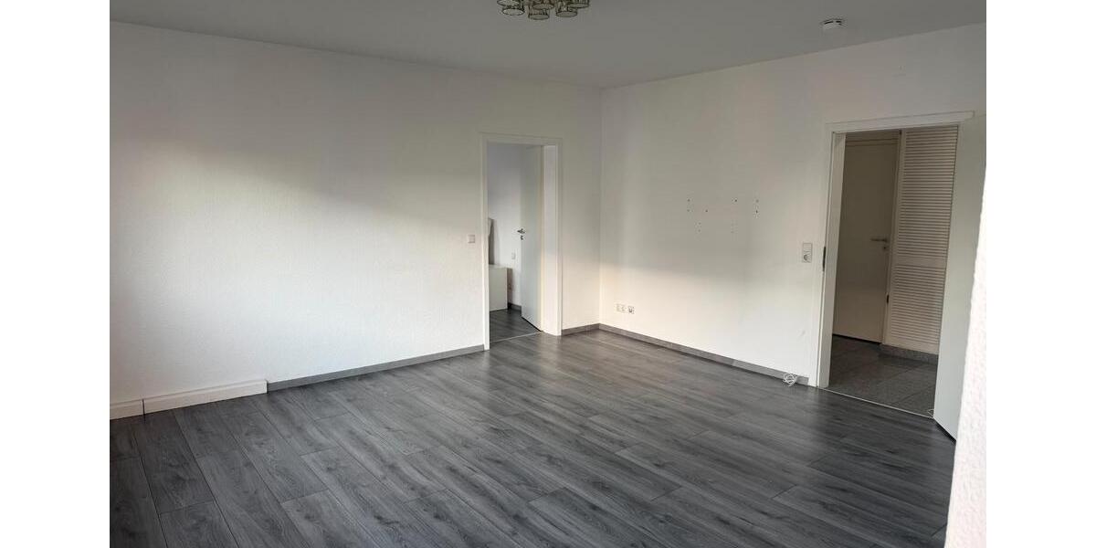 Etagenwohnung Esslingen am Neckar Pliensauvorstadt - 4 Zimmer, 110 m&sup2;, 1.500&euro; | Angebot:26271063