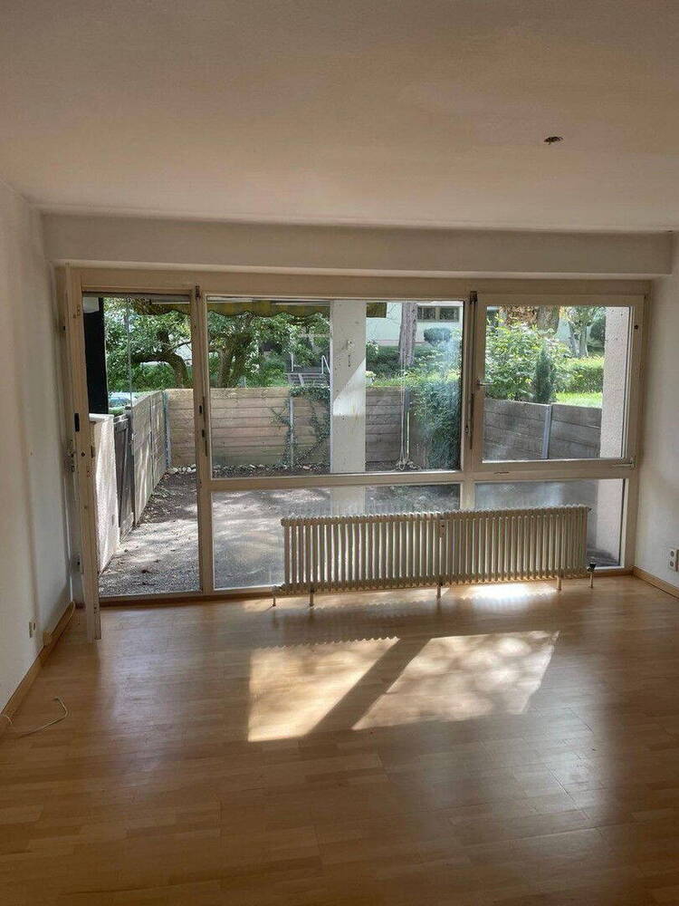 Bezugsfreie 4,5-Zi.-Wohnung mit Terrasse & Tiefgarage - im Grünen