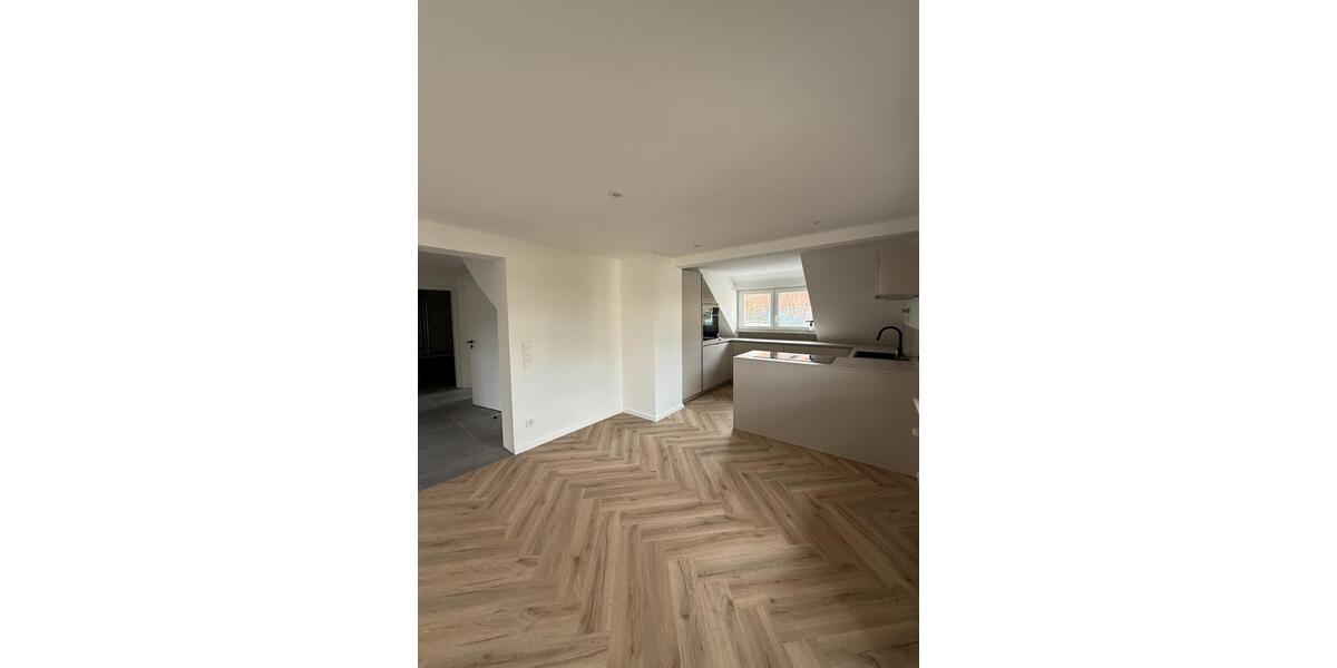 Dachgeschoßwohnung Stuttgart Mühlhausen - 4.5 Zimmer, 122 m&sup2;, 2.100&euro; | Angebot:25174546