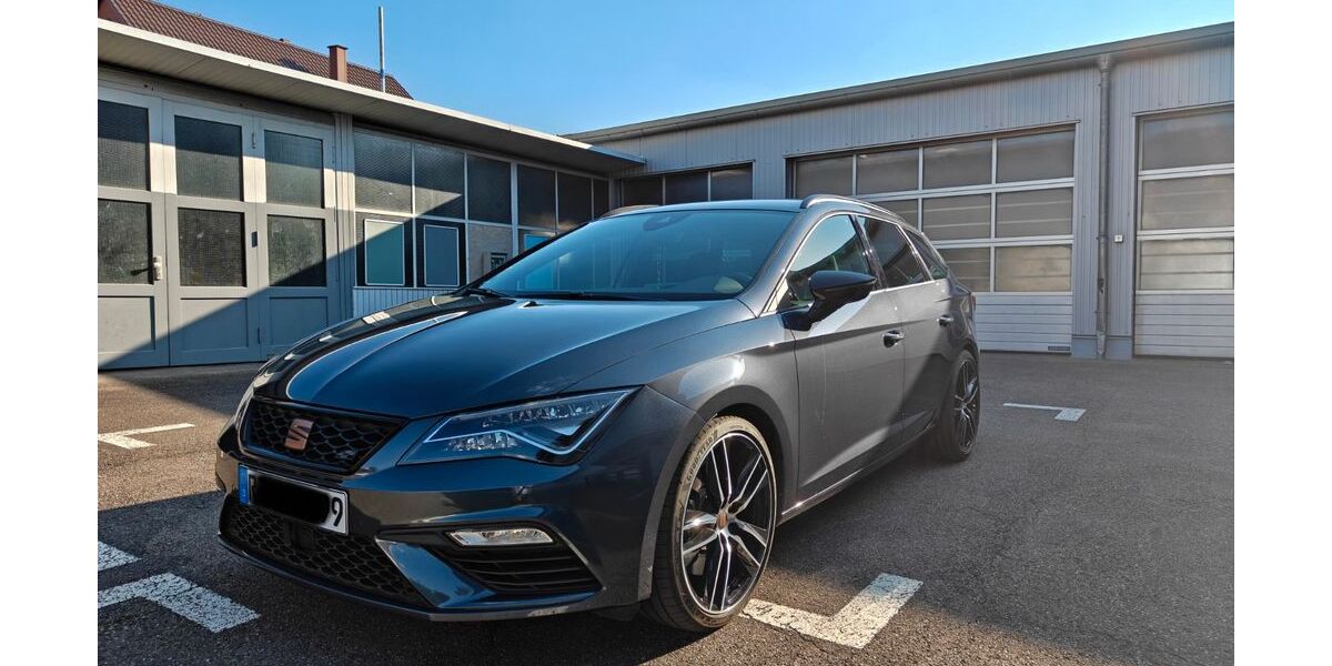 Seat Leon 52.500 km 25.000 &euro; Grafenberg 72661