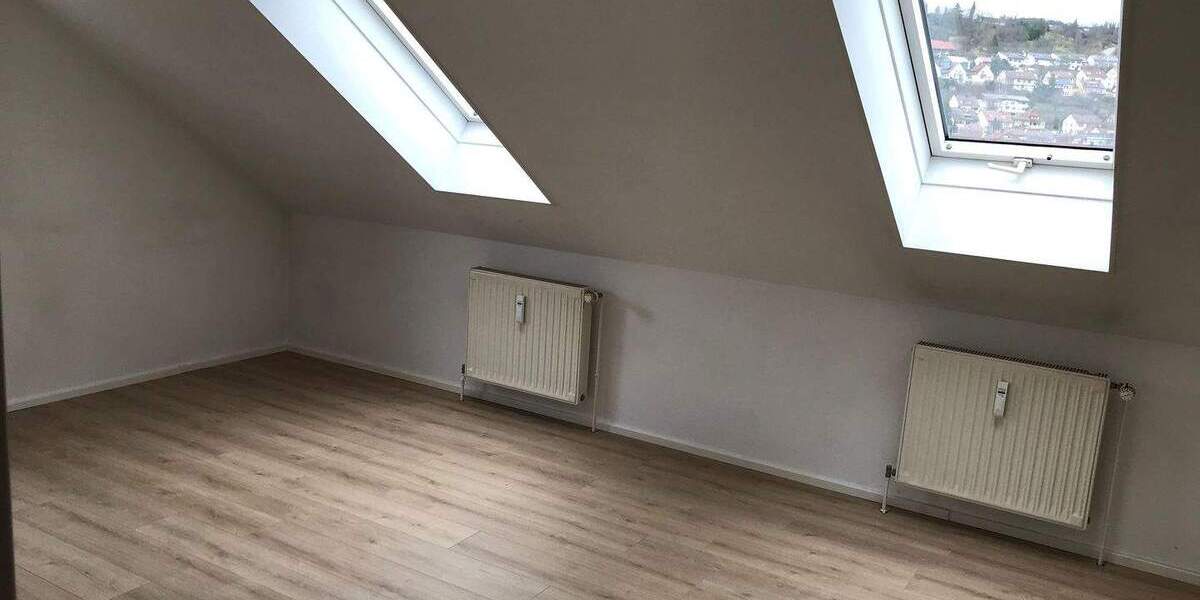 Etagenwohnung Esslingen am Neckar Zell - 3 Zimmer, 75 m&sup2;, 890&euro; | Angebot:25735186