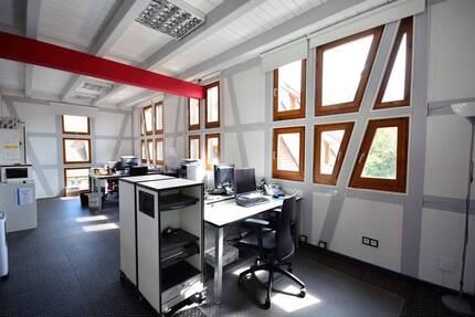 Moderne Arbeitsplätze und Büroraum in historischem Fachwerkgebäude - All-in-Miete