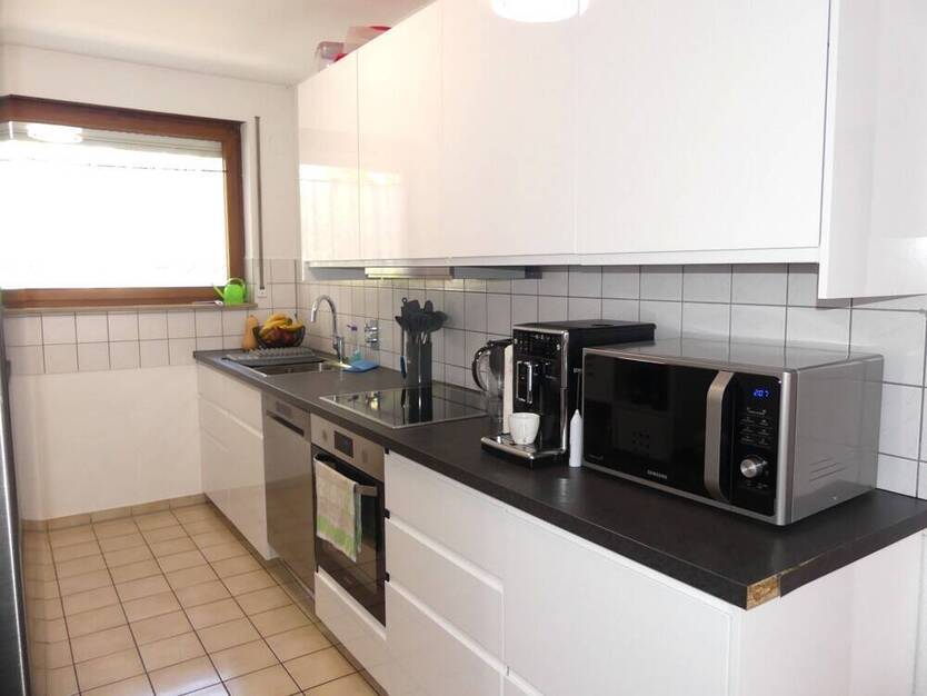 Schicke 3 Zimmer Wohnung mit einem sonnigen Balkon und PKW Stellplatz. Frei ab 01.11.2025