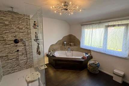 Haus Neuhausen - 6 Zimmer, 154 m&sup2;, 675.000&euro; | Angebot:27095389