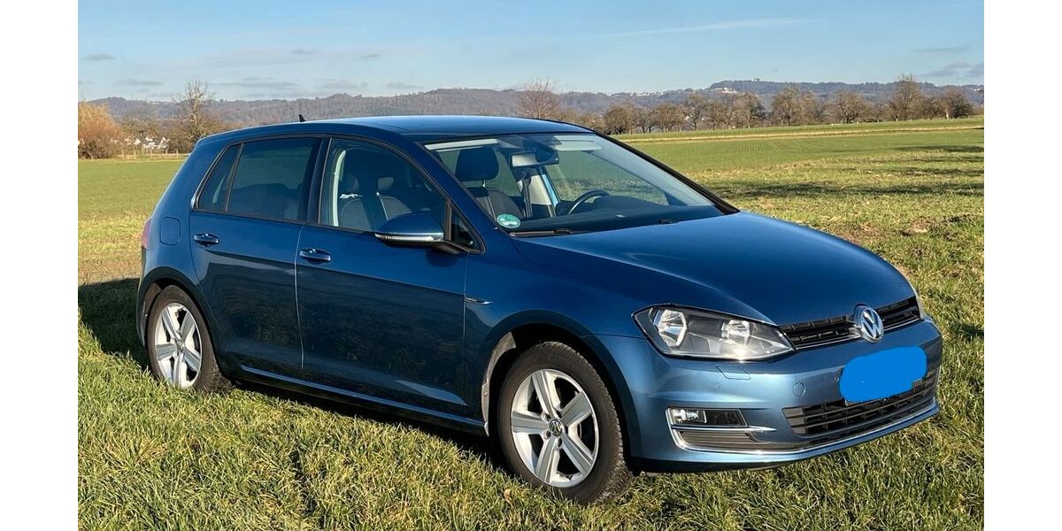 VW Golf 128.000 km 13.500 € Weissach imTal 71554