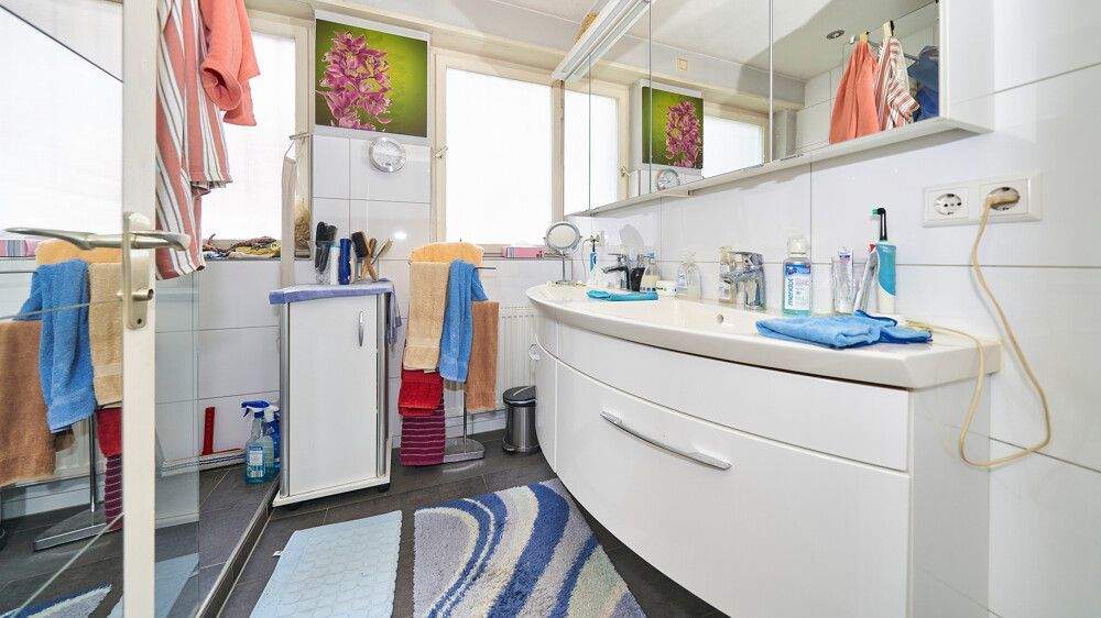 Ansprechendes Einfamilienhaus mit Garten und eigener Garage, in bester Lage von Neckarweihingen! 5 zimmer