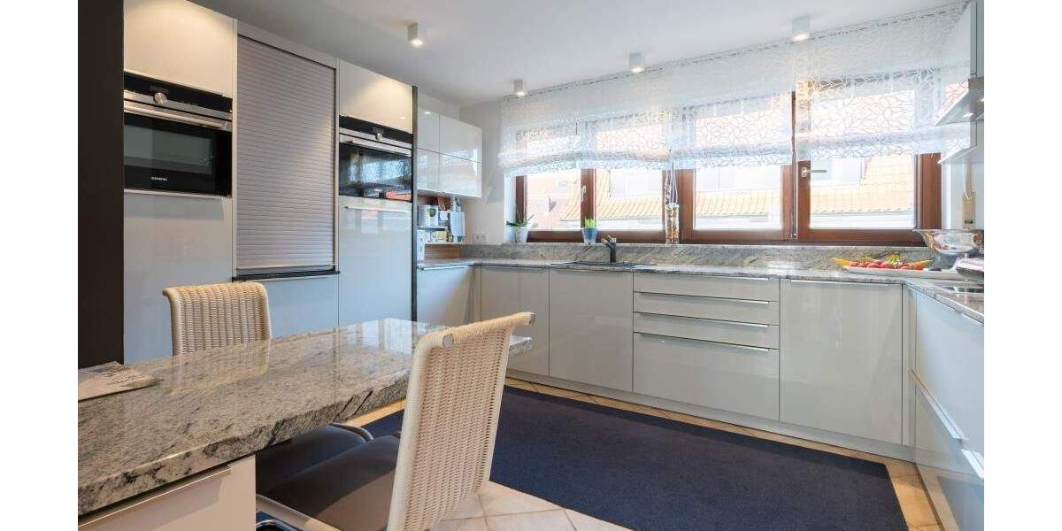 PROVISIONSFREI Grosszügige exklusive Wohnung, mit 2 Garagen in Zentrumsnähe Fellbach Rathaus 5 zimmer