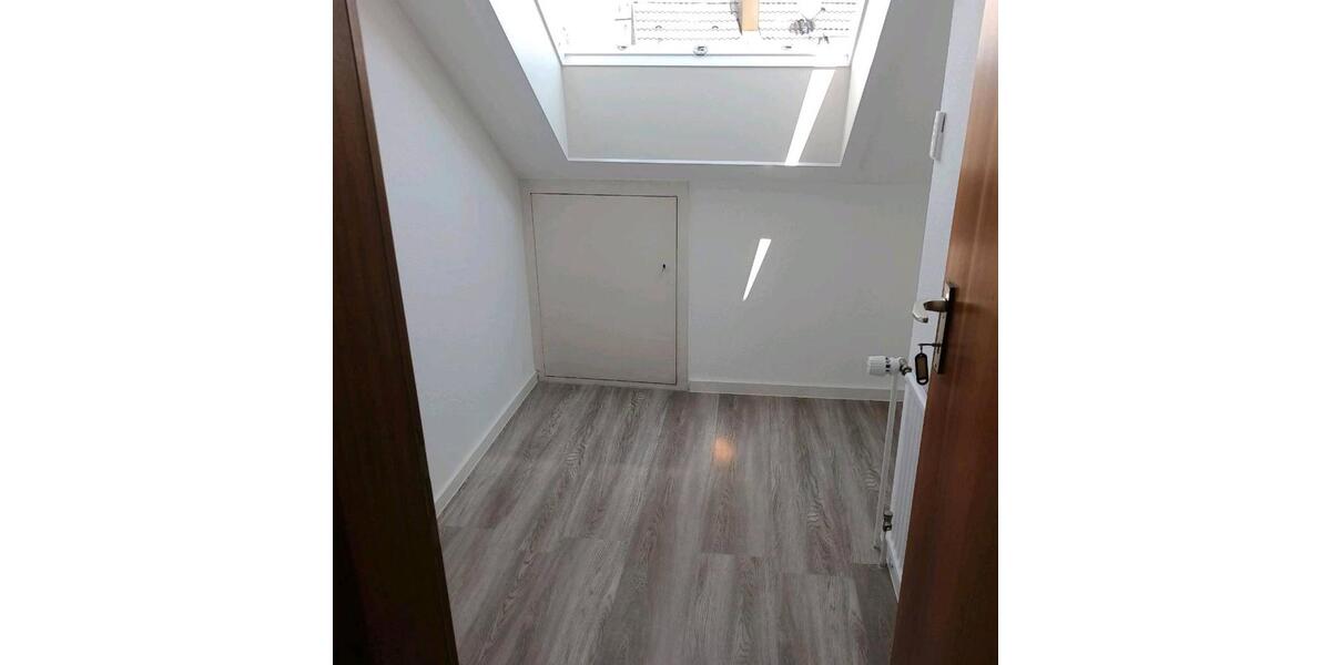 Dachgeschoßwohnung Wolfschlugen - 2 Zimmer, 60 m&sup2;, 750&euro; | Angebot:26336080