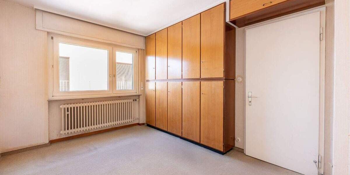 Freistehendes Ein-Zweifamilienhaus mit schönem Garten 8 zimmer